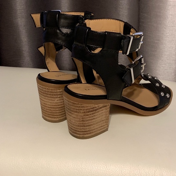 Express heeled black leather sandals. Size 6. - Picture 5 of 8